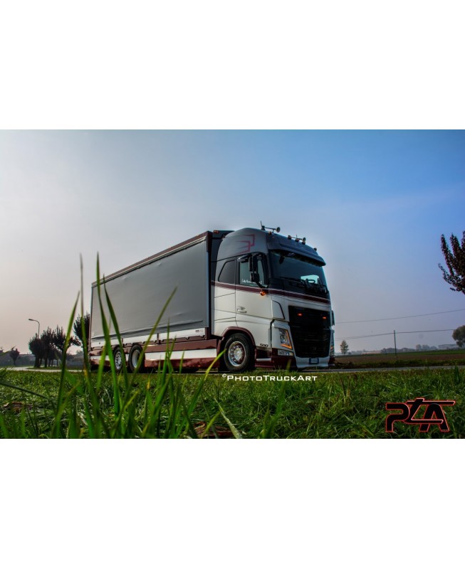 WSI01-2578 - VOLVO FH4 globetrotter XL rigid truck Davide Bosio /1 