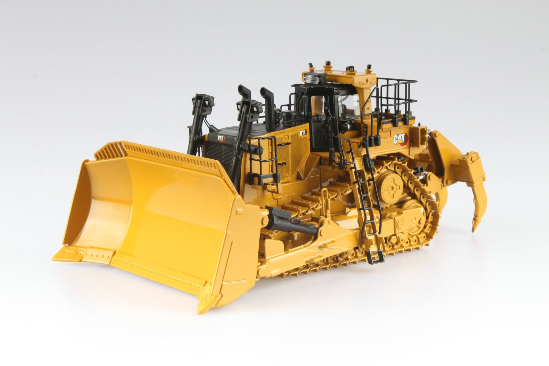 DM85604 - Caterpillar D11 TKN design dozer /1:50 Diecast Masters