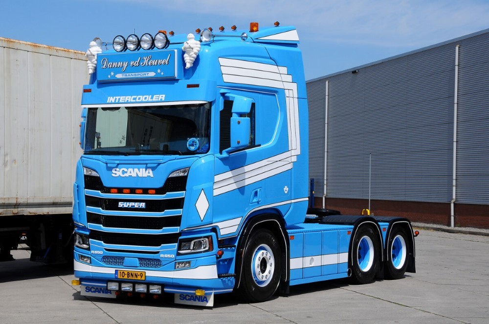 www.giftmodels.it/shop/25098/wsi01-3974-scania-cr2