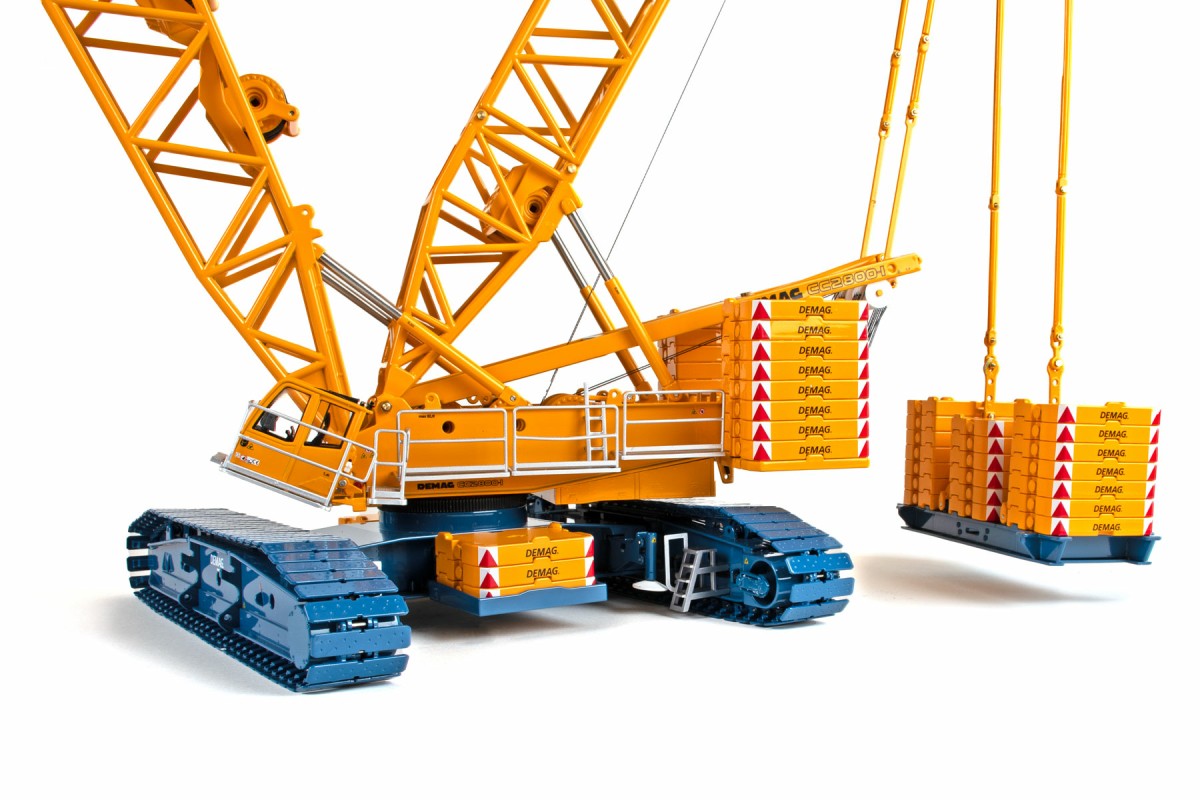 33-0198 - Demag CC2800-1 crawler crane /1:50 IMCmodels