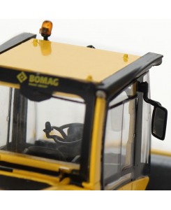 WM10236 - Bomag BW 213 D-5 compattatore ferro/gomma /1:50