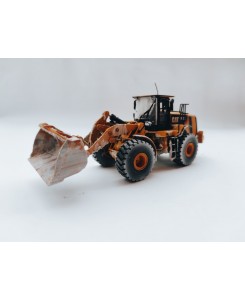 WM034 - Caterpillar 972K wheel loader - weathered series /1:50 Diecast Masters