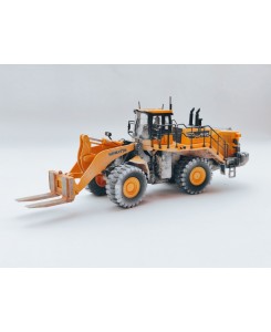 WM035 - Komatsu WA600-8 pala gommata con forche per blocchi di marmo - effetto sporcatura /1:50 Universal Hobbies