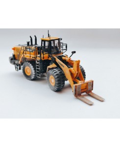 WM035 - Komatsu WA600-8 pala gommata con forche per blocchi di marmo - effetto sporcatura /1:50 Universal Hobbies