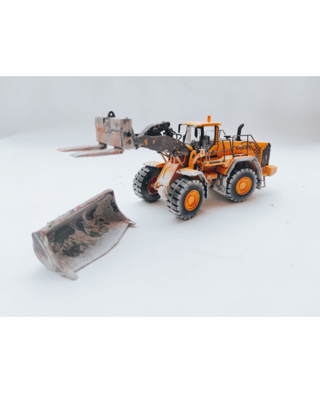 WM036 - Volvo L350F wheel loader with Lameter marble-block handler - weathered series /1:50 Motorart