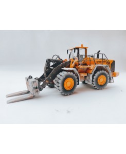 WM036 - Volvo L350F wheel loader with Lameter marble-block handler - weathered series /1:50 Motorart