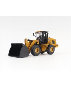 DM85779 - CAT 930 compact wheel loader with accessory /1:50 Diecast Masters