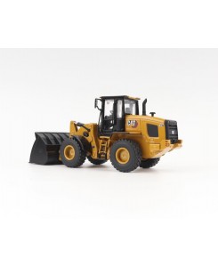 DM85779 - CAT 930 compact wheel loader with accessory /1:50 Diecast Masters