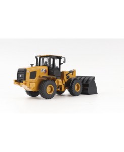 DM85779 - CAT 930 compact wheel loader with accessory /1:50 Diecast Masters