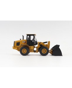 DM85779 - CAT 930 compact wheel loader with accessory /1:50 Diecast Masters