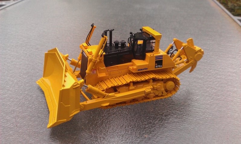 FG50-3230 Komatsu D475A crawler dozer with ripper /1:50 First Gear